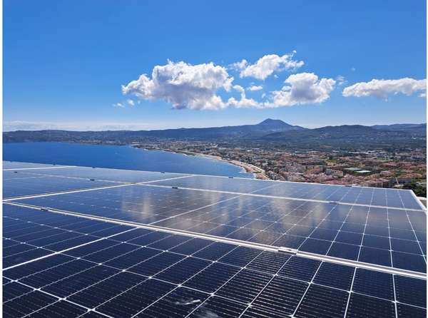 Paneles solares con vistas al mar Costa Blanca
